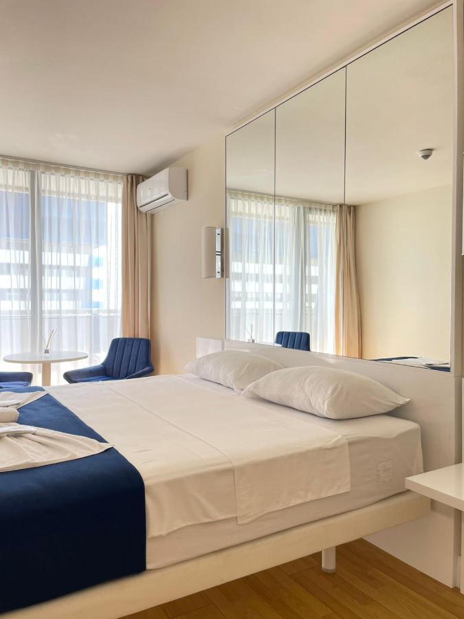 Orbi City Batumi Aparthotel Экстерьер фото