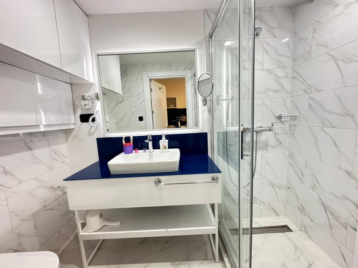 Orbi City Batumi Aparthotel Экстерьер фото