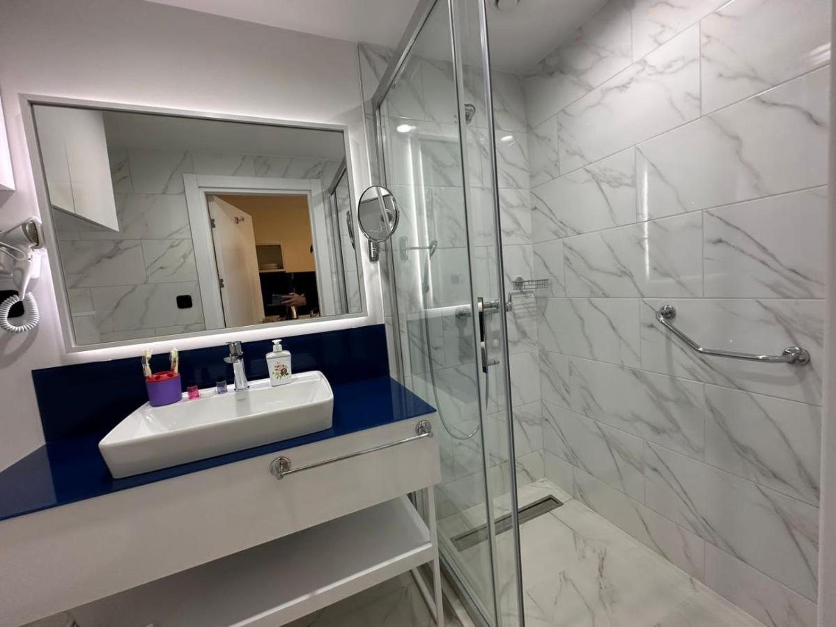 Orbi City Batumi Aparthotel Экстерьер фото